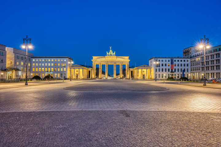 the-pariser-platz-in-berlin-at-twilight-2025-03-08-20-22-13-utc.jpg
